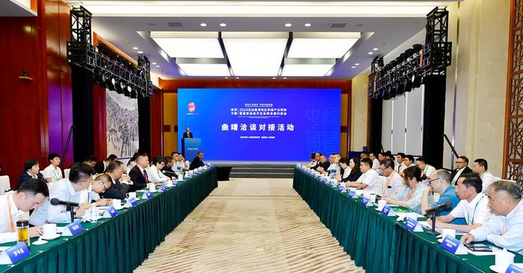 市政府向出席活动的企业家和省外嘉宾表示欢迎 向长期关心支持曲靖发展的各界人士致以诚挚感谢